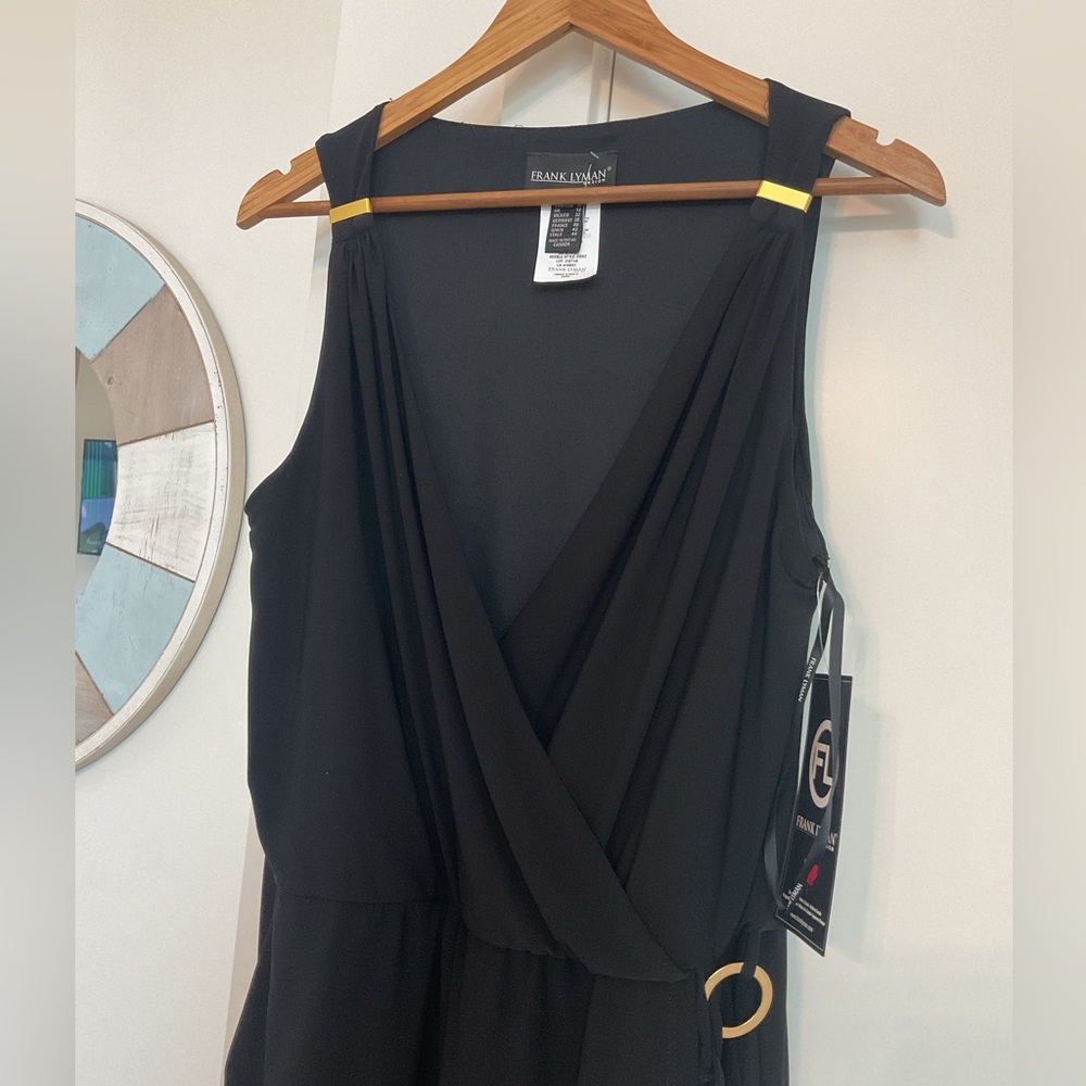 ***NWT Frank Lyman Elegant Black Sleeveless Playsuitwith pockets.